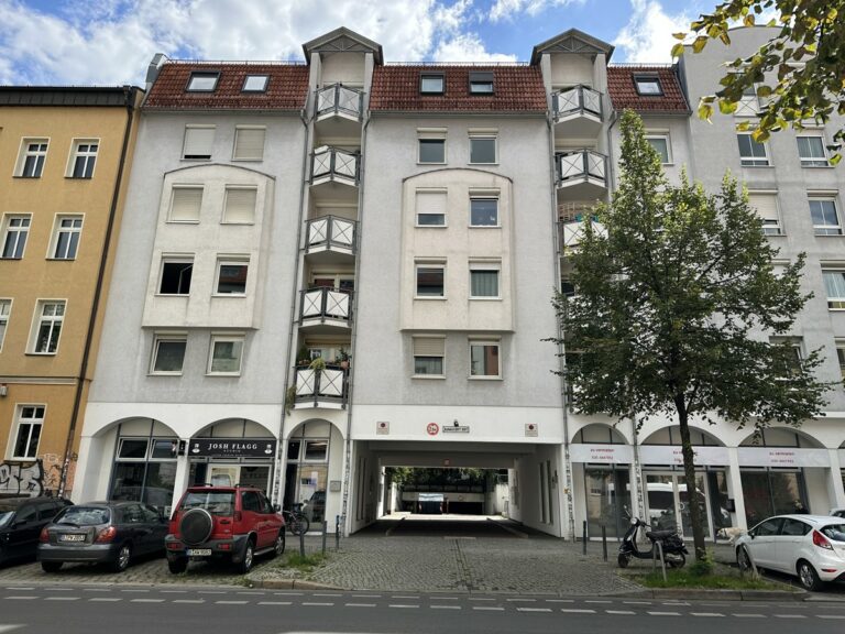 „Parken leicht gemacht: Tiefgaragenstellplatz in unmittelbarer Nähe zur Frankfurter Allee!“