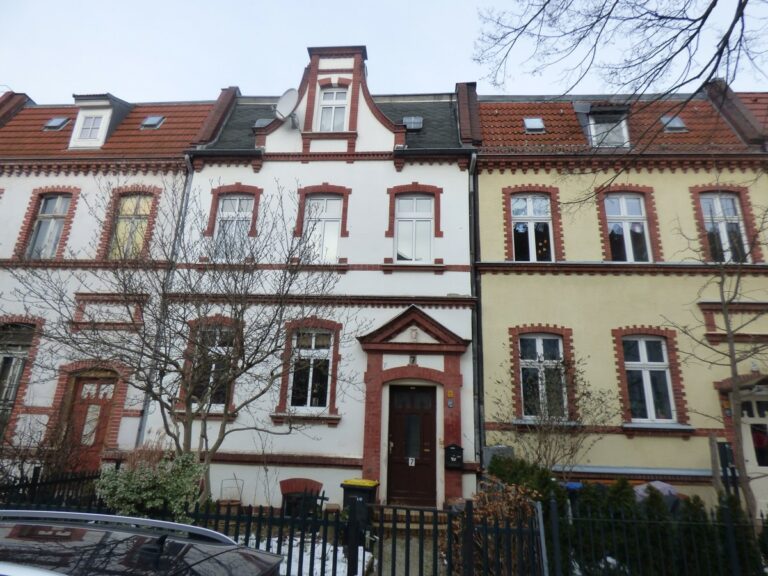 Haus im englischem Siedlungsstil, in ruhiger und begehrter Wohnlage, nahe S-Bahn Baumschulenweg- *Denkmalschutzlage*